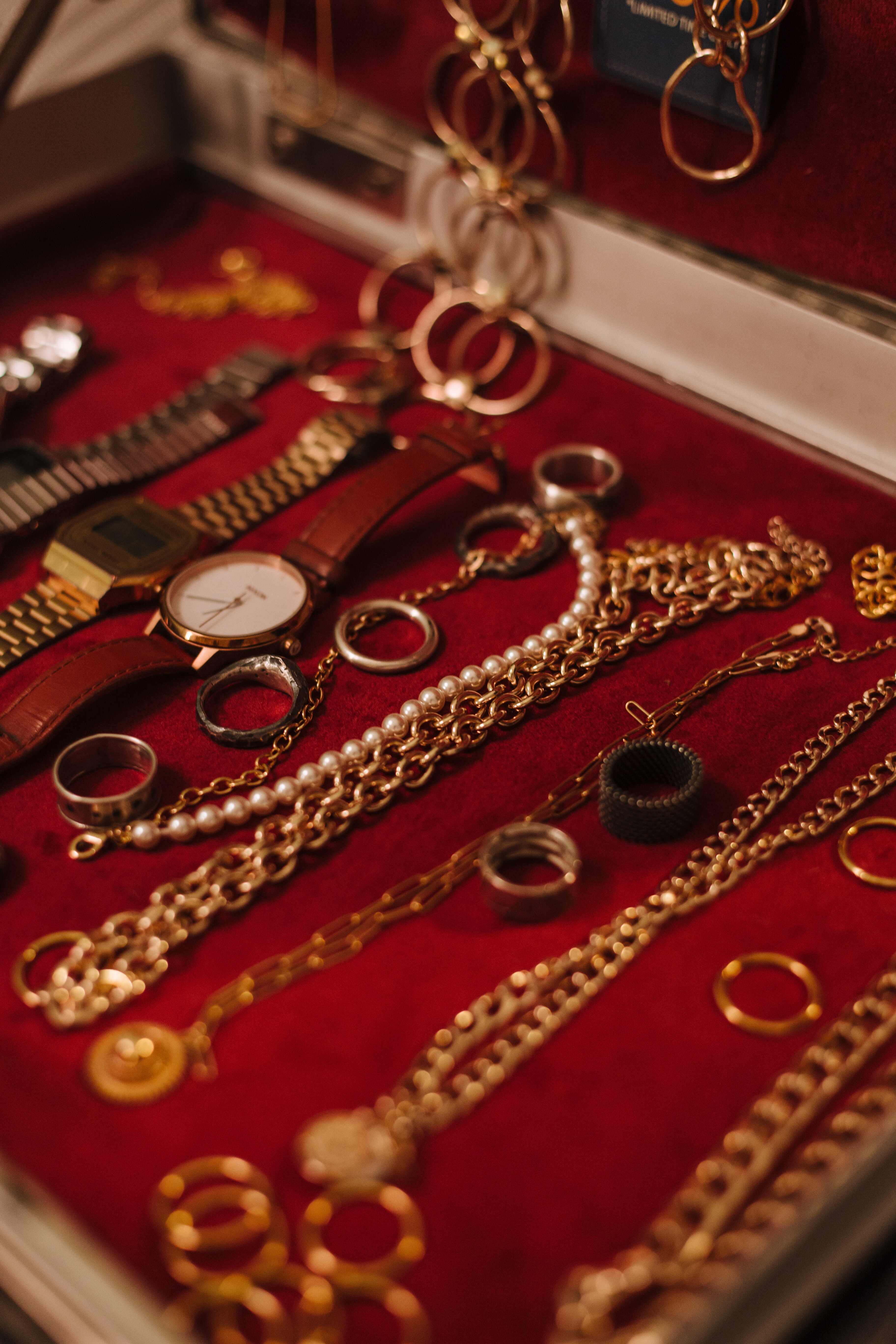 How to Ship Jewelry by Post or Courier